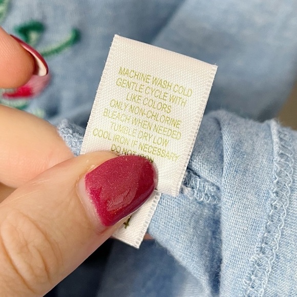 Garnet Hill Women’s Floral Embroidered V-Neck 3/4 Sleeve Tee Light Blue Large - Picture 8 of 9